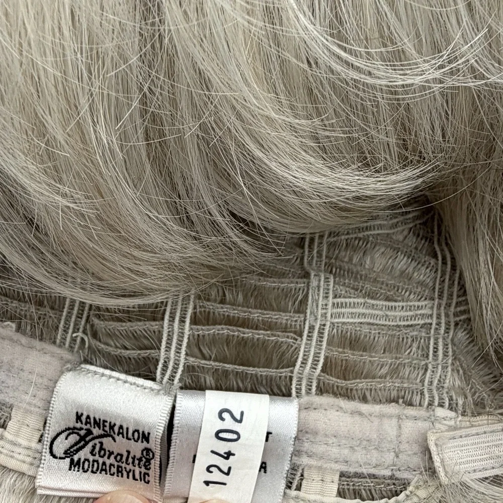 Raquel Welch Signature Collection Sheer Indulgence WINNER R61 Palest Pearl WIG